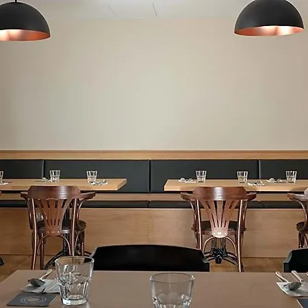 Pivovar Rozmberk فندق 4*
